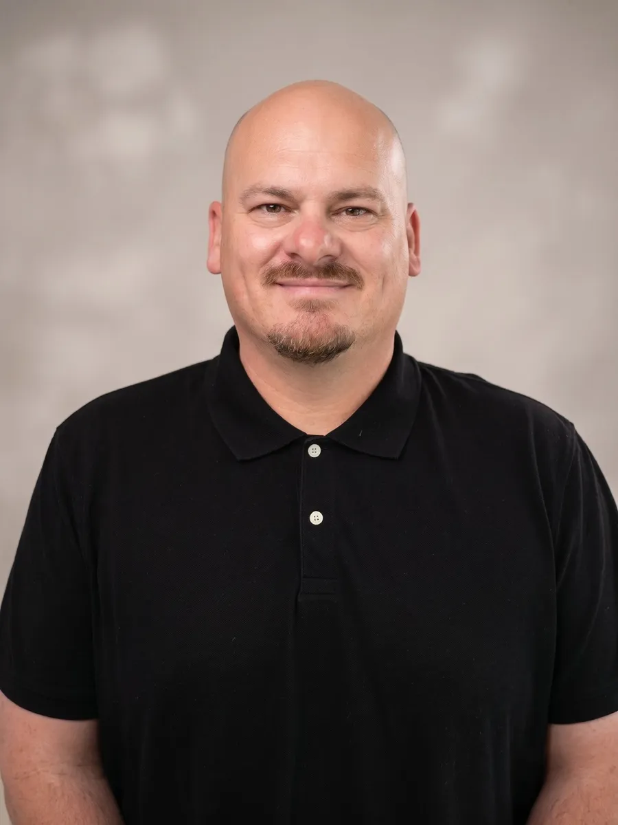 Hondo Hernandez, bilingual (Spanish) real estate agent in Sonoma County